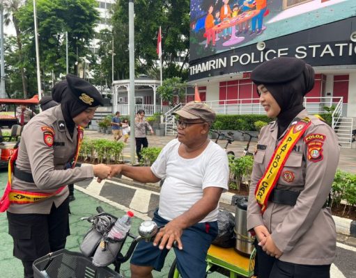 Berikan Pelayanan di CFD Sudirman-Thamrin Polwan Ditsamapta Polda Metro Jaya Hadir Humanis