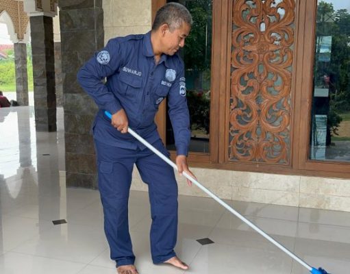 Aiptu Suwarjo Polisi Dari Polres Rembang 15 Tahun Jadi Marbot Masjid