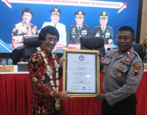 Aiptu Adi, Polisi Blora yang Membangun TPQ dari Gajinya, Terima Penghargaan Kak Seto Award