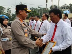 Berikan Penghargaan ke Anggota Berprestasi, Kapolres Metro Depok: Terus Berikan Pelayanan Terbaik ke Masyarakat
