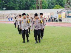 Kapolri Kunjungi Keluarga AKP Anm Lusiyanto dan Aipda Anm Petrus Apriyanto di Sumsel