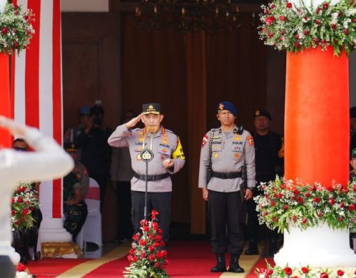 Kapolri Pimpin Apel Gelar Pasukan Operasi Ketupat 2025 di Surabaya