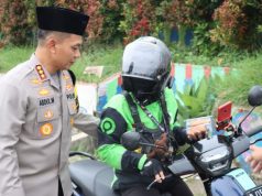 Kerjasama Polres Metro Depok Bersama Komunitas Bagikan 2.000 Paket Takjil Ramadhan