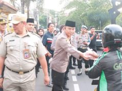 Kapolres Metro Jakarta Pusat Bagikan Takjil