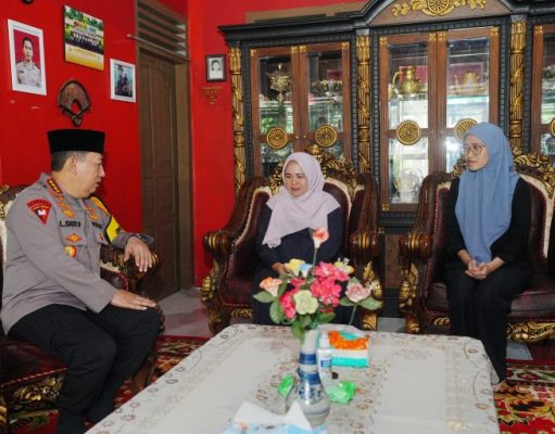 Momen Hangat Kapolri Kunjungi Keluarga AKP Anm Lusiyanto, Ungkap Dukacita Mendalam