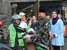 Indahnya Toleransi, Lanud Husein Sastranegara dan Masyarakat Umat Hindu Bagikan Ta’jil