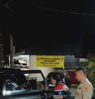 Personil Pospam Simpang Tiga Cikijing Pertemukan Anak Hilang Dengan Orang Tuanya