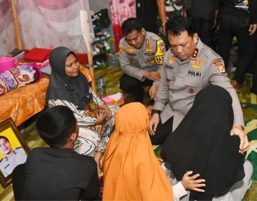 Gugur Saat Lerai Bentrokan, Bripka Husni Dianugerahi Kenaikan Pangkat Anumerta