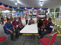 Personel Korbrimob Laksanakan Pengamanan di Gereja Paroki Santo Thomas dan GPIB Gideon Pastikan Ibadah Misa Berjalan Lancar