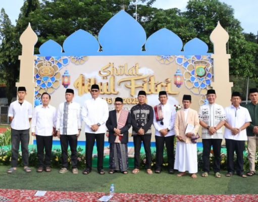 Wakapolda Metro Jaya dan Pejabat Polda Laksanakan Salat Idulfitri di Stadion Presisi