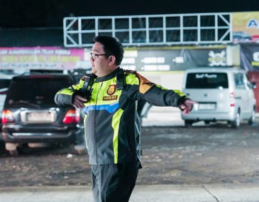 Kapolres Brebes Turun Pimpin Rekayasa dan Pengaturan Arus Lalulintas Ketika Jalur Tengah Padat