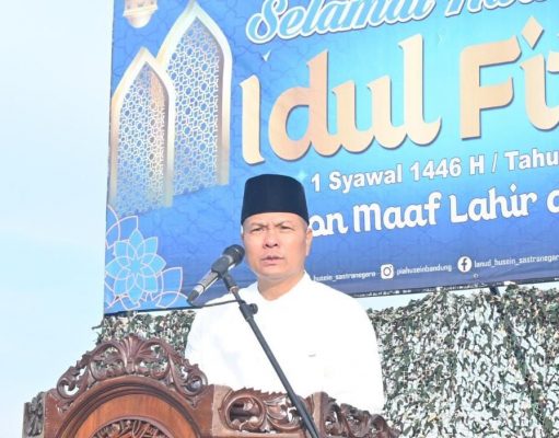 Ribuan Umat Muslim Kota Bandung Padati Lanud Husein Sastranegara untuk Salat Id