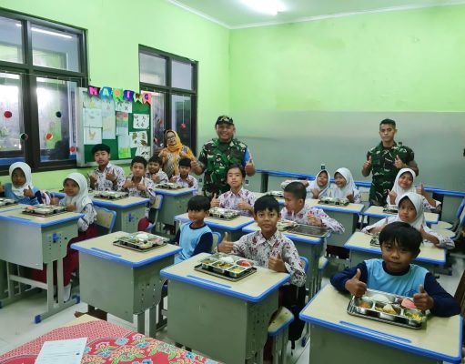 SPPG Lanud Husein Salurkan Ratusan Paket Makan Bergizi Untuk Siswa SDS Maleber Utara