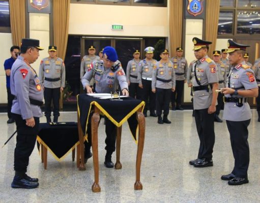 Kapolri Pimpin Upacara Serah Terima Jabatan Kapolda Jabar dan Kapusjarah Polri