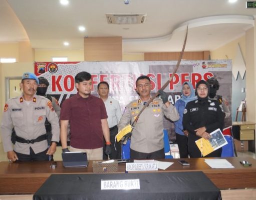 Karena Bawa Celurit 1,5 Meter Dua Remaja diamankan Warga dan diserahkan pada Polisi