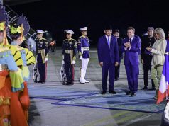 Presiden Macron Tiba di Jakarta, Apresiasi Keindahan Indonesia dan Persahabatan dengan Presiden Prabowo