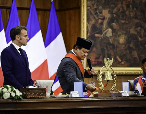 Hangat dan Bersahaja, Presiden Prabowo dan Presiden Macron Makan Siang Bersama Taruna Akmil