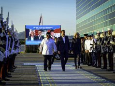 Presiden Prabowo Subianto Antar Langsung Keberangkatan Presiden Macron ke Singapura