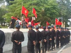 Satuan Brimob Polda Metro Jaya Amankan Aksi Damai Mahasiswa dalam Peringatan Hari Pendidikan Nasional