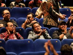 Rano Ajak PPSU dan Petugas Gulkarmat Nobar Film