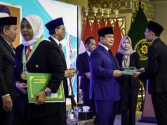 Pengukuhan Hakim MA, Presiden Secara Simbolis Serahkan Keputusan Presiden Kepada 40 Perwakilan Hakim