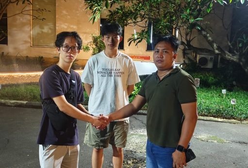 Polsek Grogol Petamburan Bantu WNA Tiongkok Temukan HP Hilang di Taksi Online