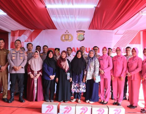Polres Metro Depok Berikan Layanan Kesehatan dan Sembako untuk Warga Kp. Tipar Cimanggis