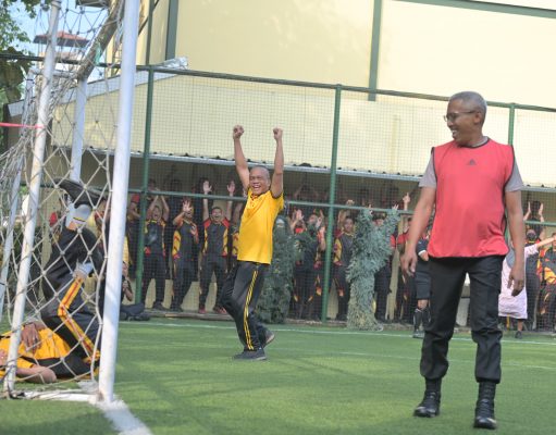Kapolda Jabar Main Futsal Dalam Rangka HUT Bhayangkara ke-79 dengan Semangat Kebersamaan