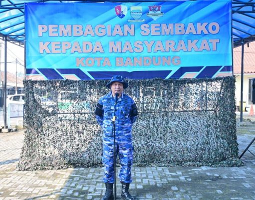 TNI AU Peduli, Lanud Husein Sastranegara Distribusikan Ratusan Paket Sembako