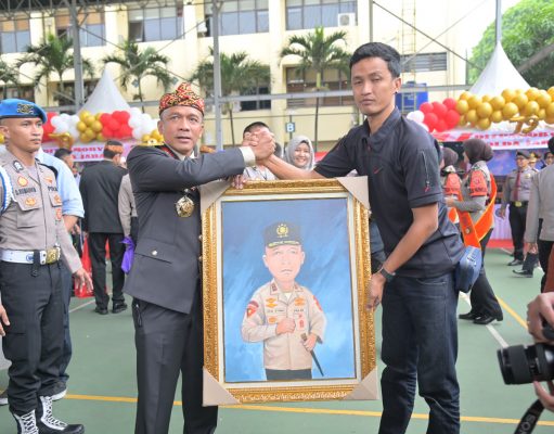 Rayakan HUT Bhayangkara ke-79 Polda Jabar Bagikan Lukisan Sketsa Wajah Gratis