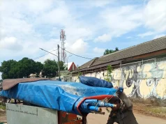 Satpol PP Depok Tertibkan Reklame hingga Bangli di Sejumlah Titik