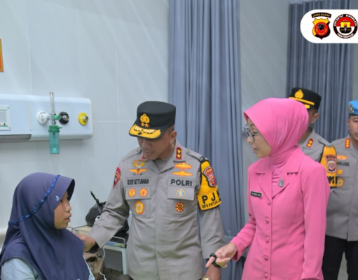 Tunjukkan Empati Polri, Kapolda Jabar Jenguk Korban Insiden Pesta Rakyat Garut