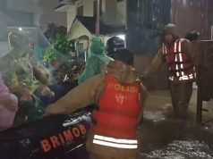 Puluhan Warga Terdampak Banjir di Gardenia Estate di Evakuasi Vrimob PMJ