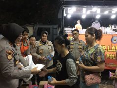 Ditpamobvit PMJ Bagikan Makanan Ke Ratusan Korban Banjir