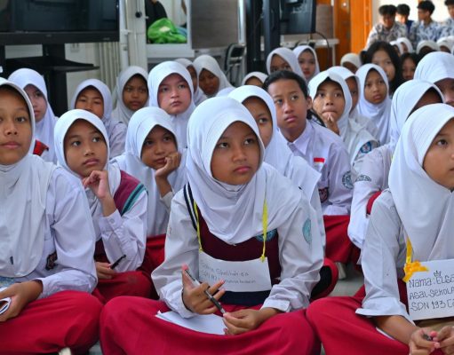 Personel Lanud Husein Sastranegara Berikan Wawasan Kebangsaan Dalam Kegiatan MPLS Sekolah Negeri di Bandung