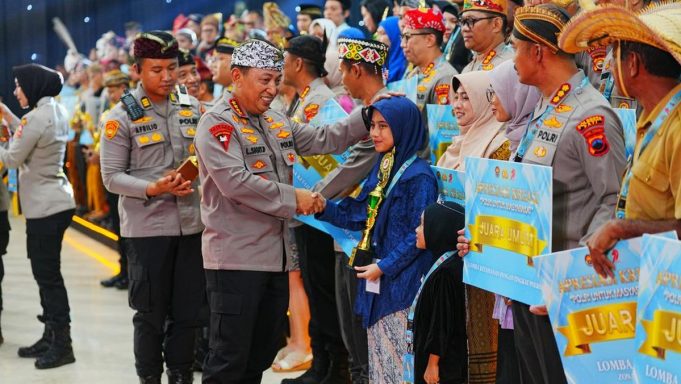 kapolri-jenderal-listyo-sigit-prabowo-1753197315557_169_21580