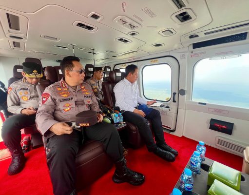 Kapolri Pantau Titik Api Via Udara Karhutla Riau