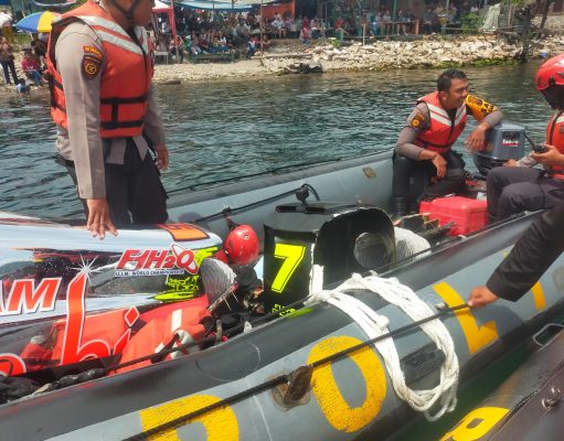 Final F1 Powerboat Danau Toba, Gerak Cepat Tim SAR Brimob Polda Sumut Evakuasi Korban Tabrakan