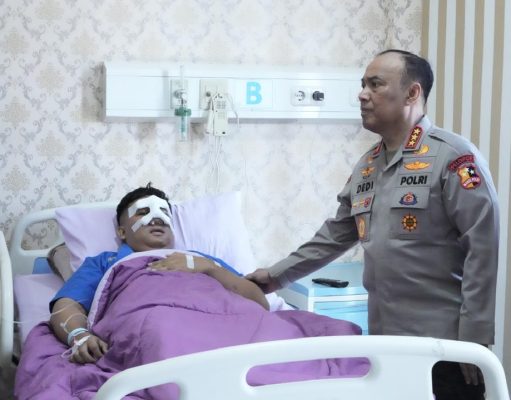 Wakapolri Tinjau Pasien Korban Unjuk Rasa di RS Bhayangkara Pusdokkes Polri