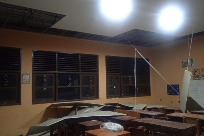 bangunan-sekolah-di-karawang-rusak-akibat-gempa-antaraho-wag-vaqd76739290933756817.jpg