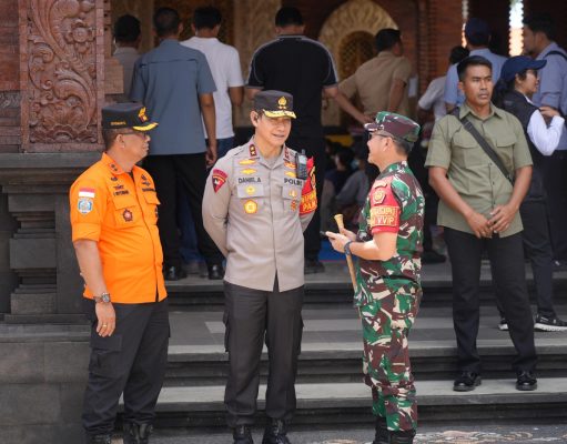 Dampingi Wapres Tinjau Lokasi Banjir, Kapolda Bali Tegaskan Gotong Royong Adalah Kekuatan Utama di Balik Musibah