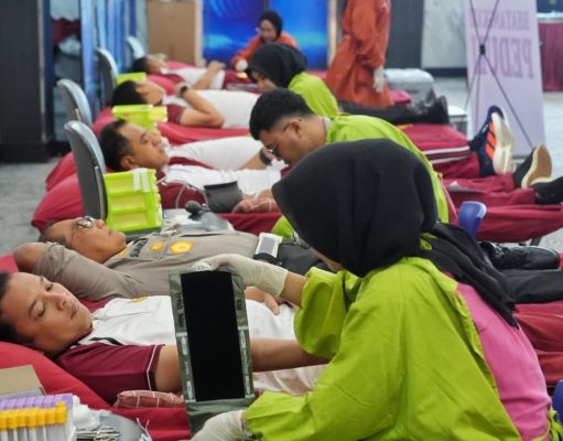 Sambut HUT Lalu Lintas Bhayangkara ke-70 Korlantas Polri Gelar Donor Darah Sambut Hari HUT ke-70 Lalu Lintas Bhayangkara, Korlantas Polri menggelar kegiatan Bakti Kesehatan Donor Darah di Aula Madellu, Korlantas Polri, pada Jumat (12/9/2025)