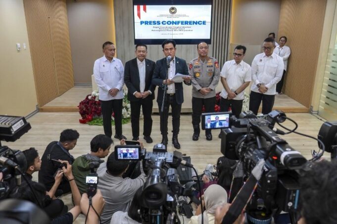 G0U1eFtXoAAuyg3_736132