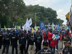 Brimob Polda Metro Jaya Amankan Aksi Unjuk Rasa di Silang Monas Barat Daya