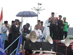 Aksi Simpatik Ciptakan Suasana Sejuk, Polisi dan Buruh Sholawatan Bersama di Depan Gedung DPR-RI
