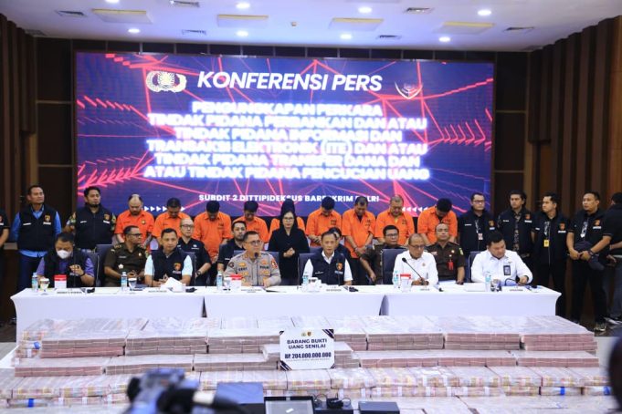 adb4d8d2-79ce-401a-96b6-ce3c5f327e87_733977