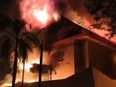 Gedung DPRD Sulsel Dibakar Massa Damkar Tertahan Massa