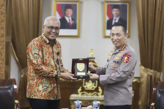 1000061693.jpg_835102