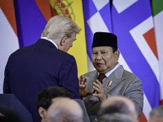 Momen Jabat Tangan dan Pujian Presiden Trump kepada Presiden Prabowo