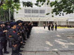 Brimob Polda Metro Jaya Amankan Aksi Bela Palestina di Sekitar Kedubes AS